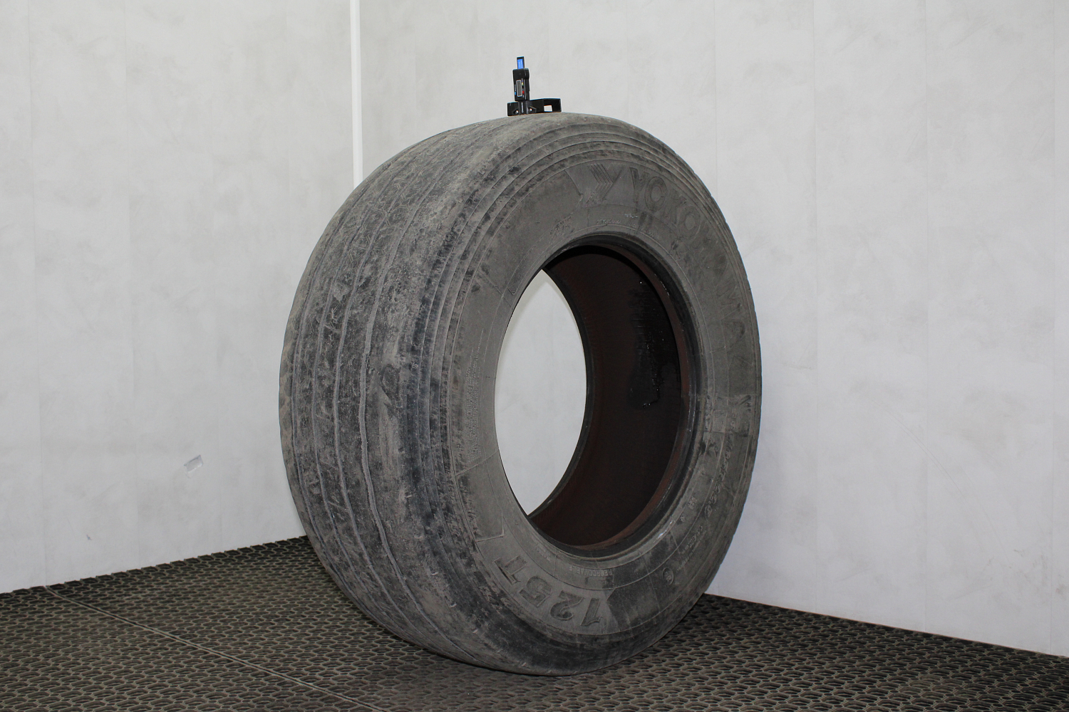 385/65  R22.5  Yokohama 125T 164K