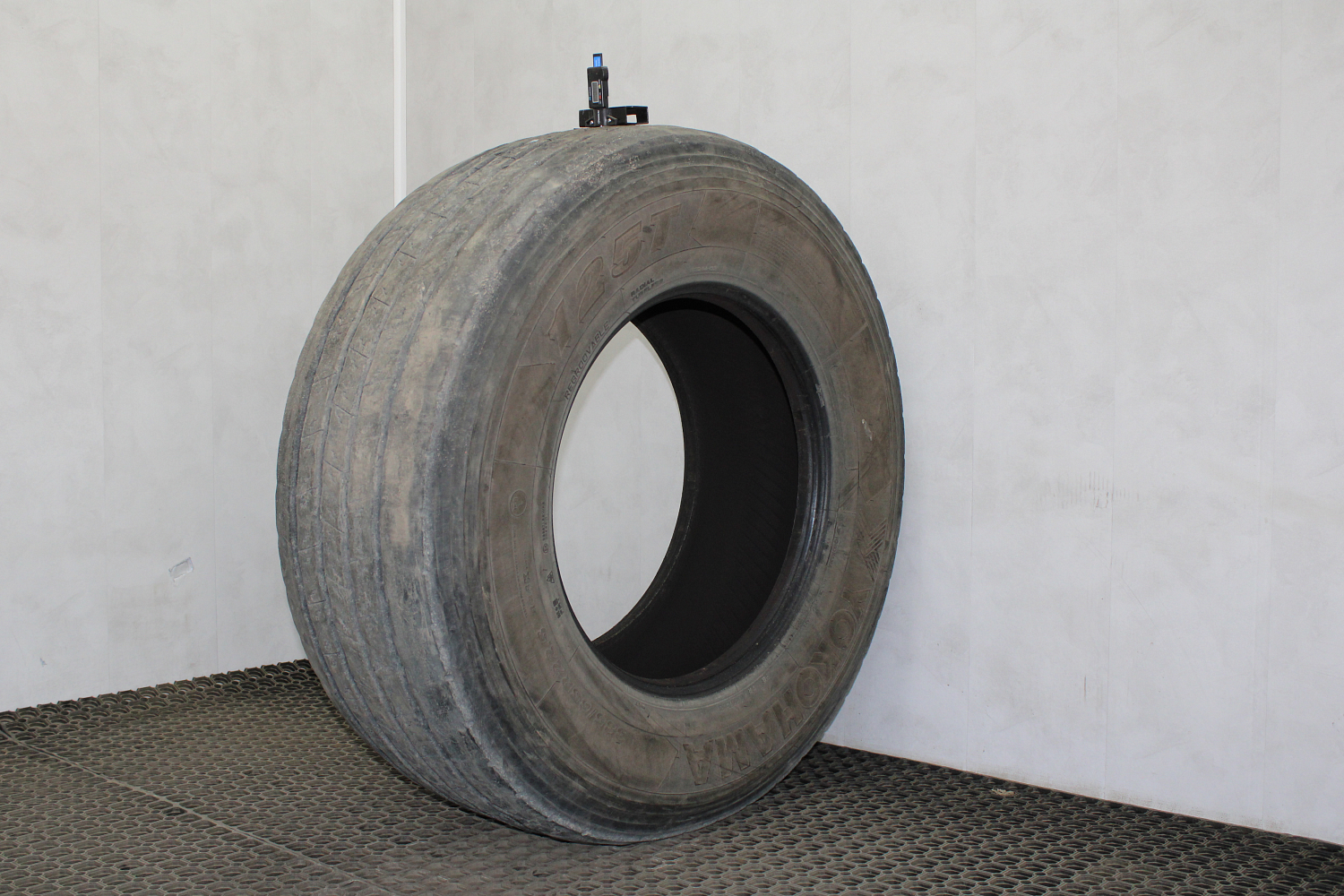 385/65  R22.5  Yokohama 125T 160K