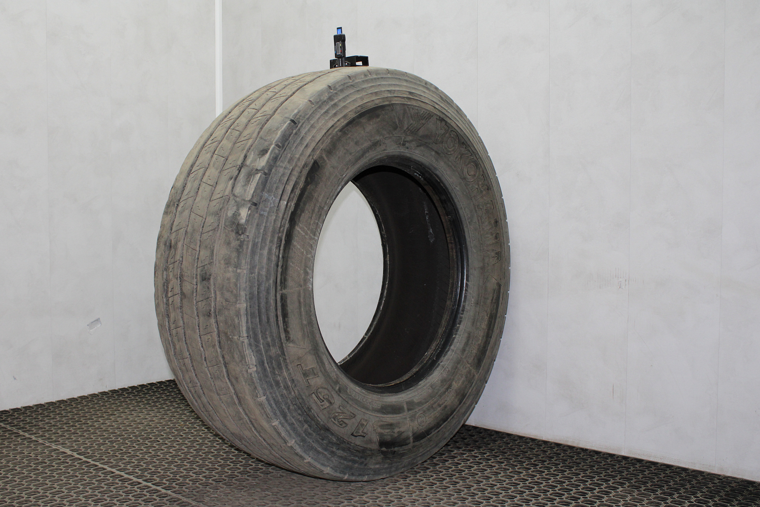 385/65  R22.5  Yokohama 125T 160K